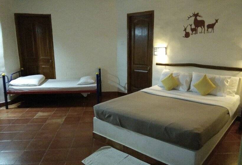 Country Club Wildlife Resort