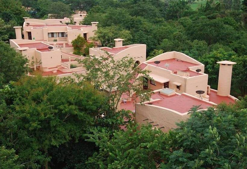 Country Club Wildlife Resort