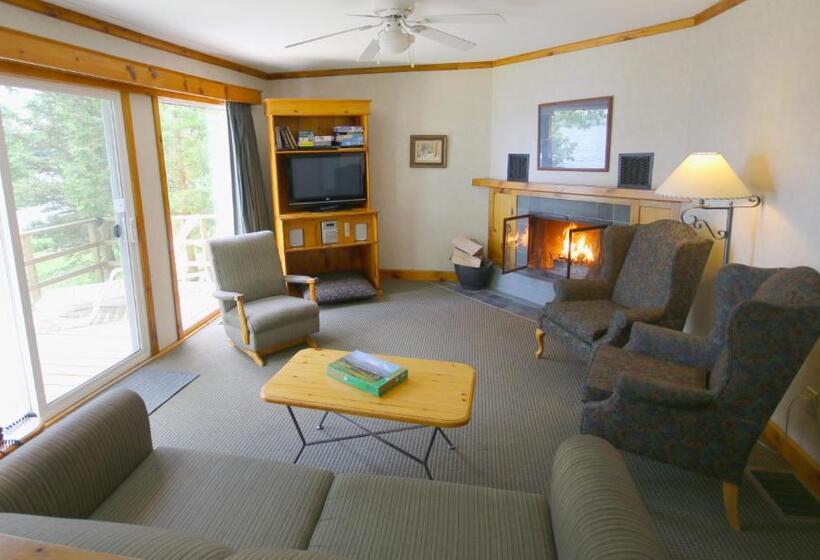 Elmhirst's Resort