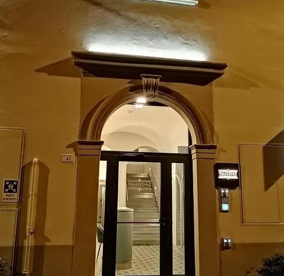 مسافرخانه Palazzo 42   Boutique Hotel & Suites