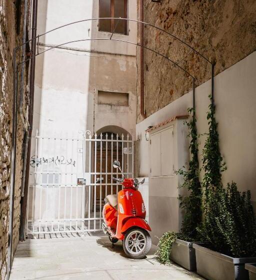 مسافرخانه Palazzo 42   Boutique Hotel & Suites