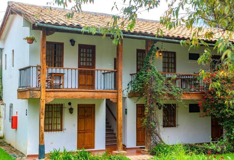 هتل El Patio De Monterrey