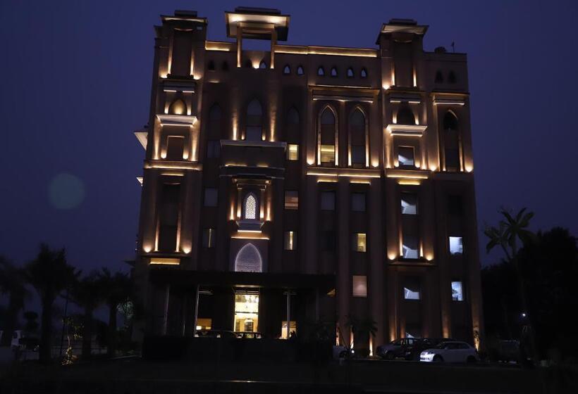 هتل Geeta Sarovar Portico Panipat