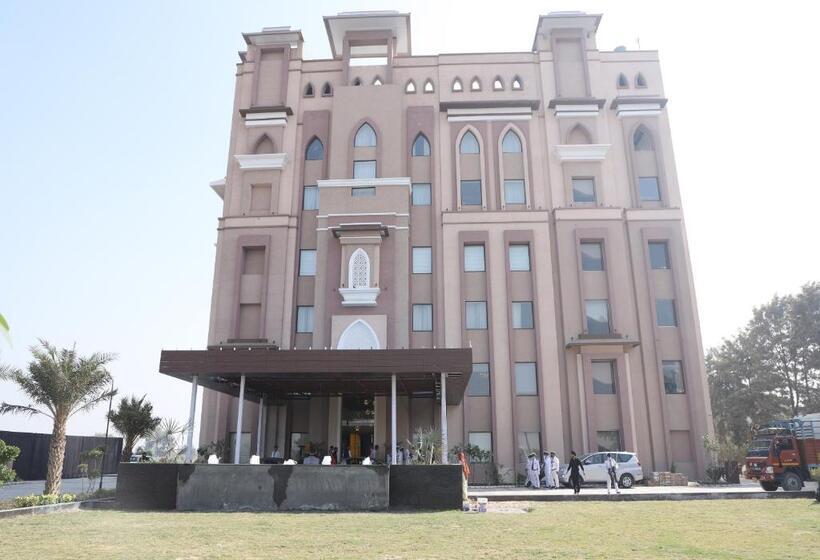 هتل Geeta Sarovar Portico Panipat