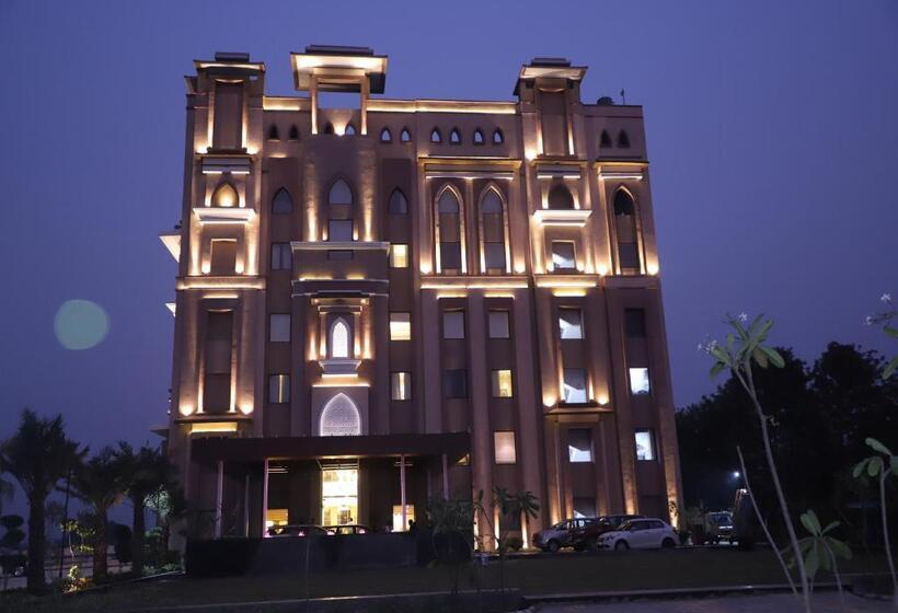 هتل Geeta Sarovar Portico Panipat
