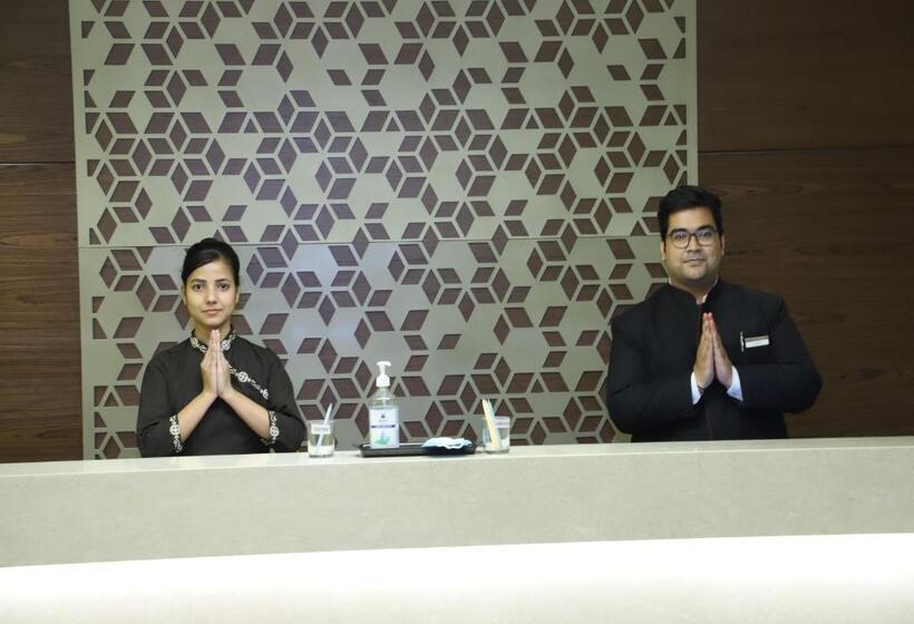 هتل Geeta Sarovar Portico Panipat