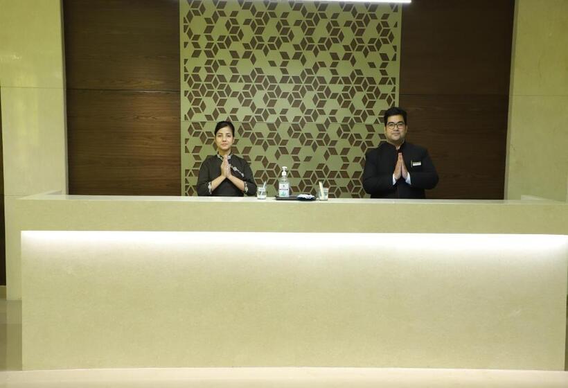 هتل Geeta Sarovar Portico Panipat