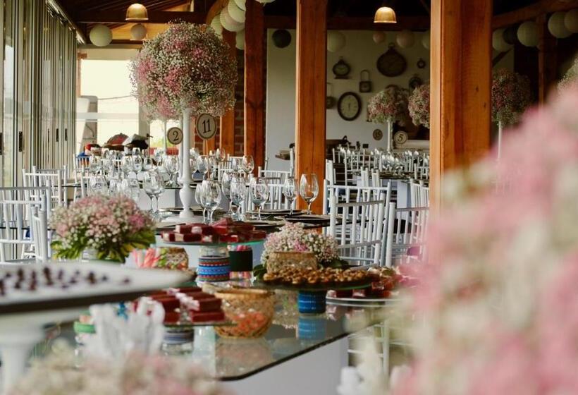 هتل Hacienda Hosteria Chorlavi