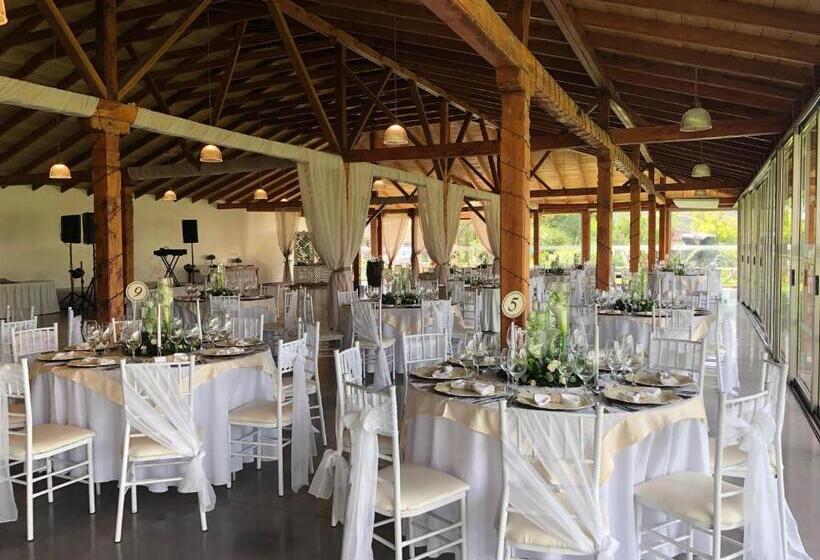 هتل Hacienda Hosteria Chorlavi