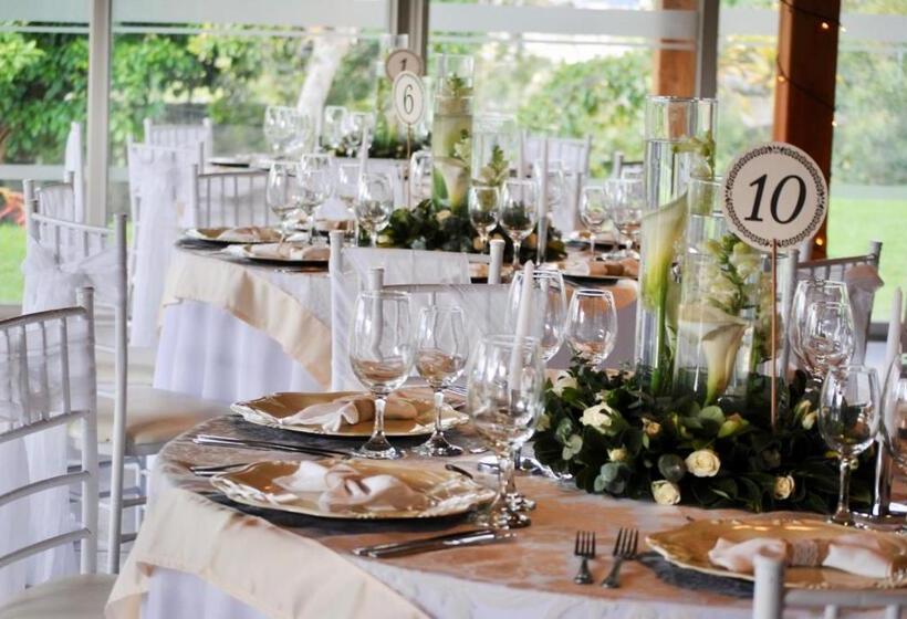 هتل Hacienda Hosteria Chorlavi