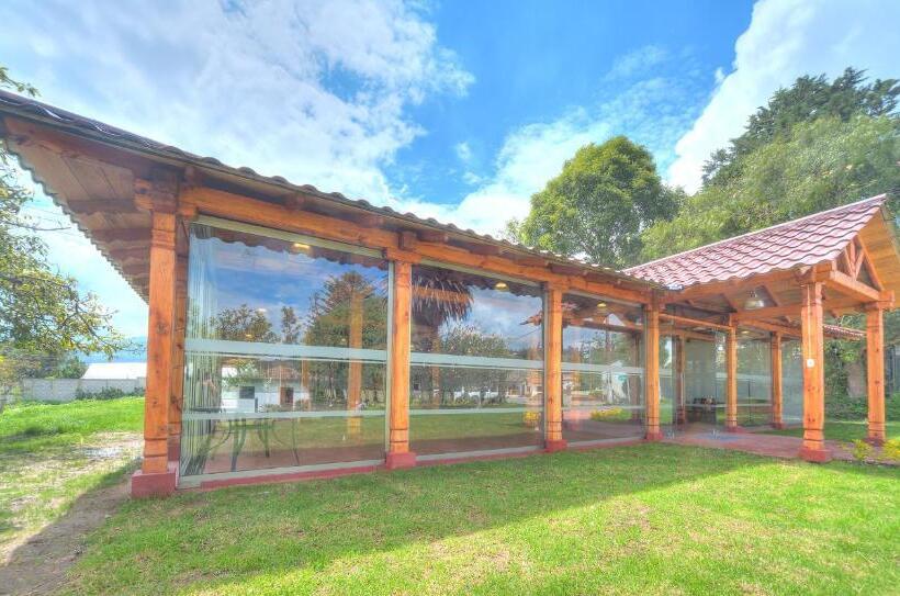 هتل Hacienda Hosteria Chorlavi