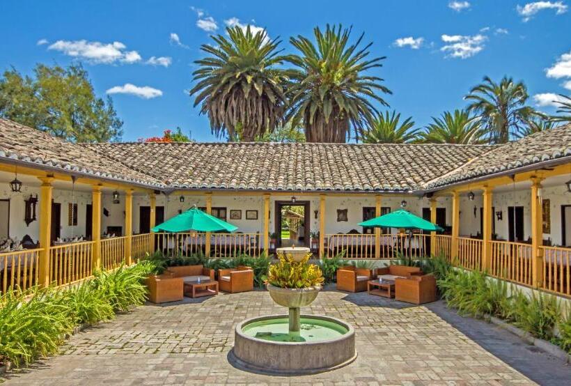 هتل Hacienda Hosteria Chorlavi