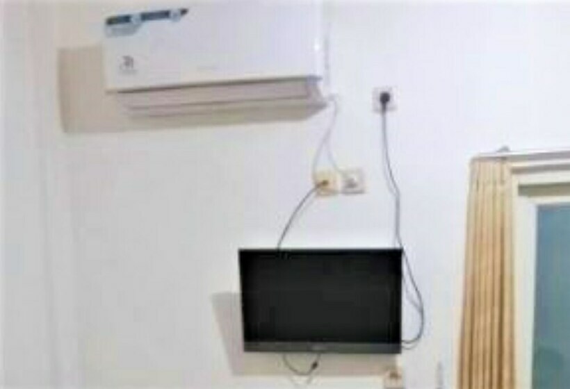 ホテル Inn Losmen Buwono City