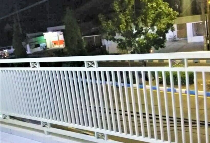 ホテル Inn Losmen Buwono City