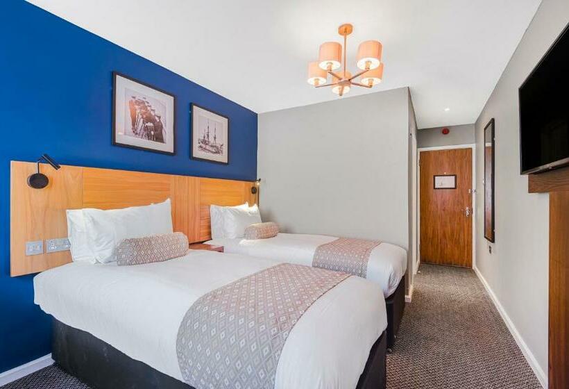 Отель The Red Lion By Innkeeper S Collection