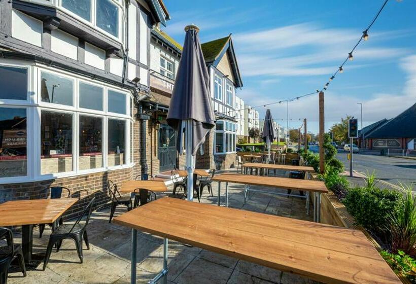 Отель The Red Lion By Innkeeper S Collection