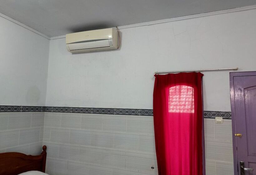 בית מלון כפרי Keluarga Mekar Jaya Syariah Near Uns Solo