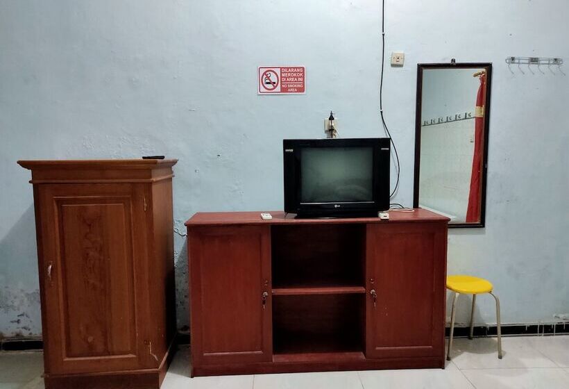 בית מלון כפרי Keluarga Mekar Jaya Syariah Near Uns Solo