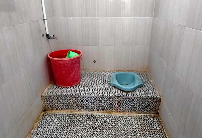 בית מלון כפרי Keluarga Mekar Jaya Syariah Near Uns Solo