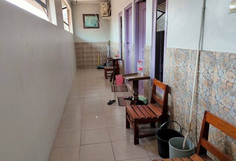 בית מלון כפרי Keluarga Mekar Jaya Syariah Near Uns Solo