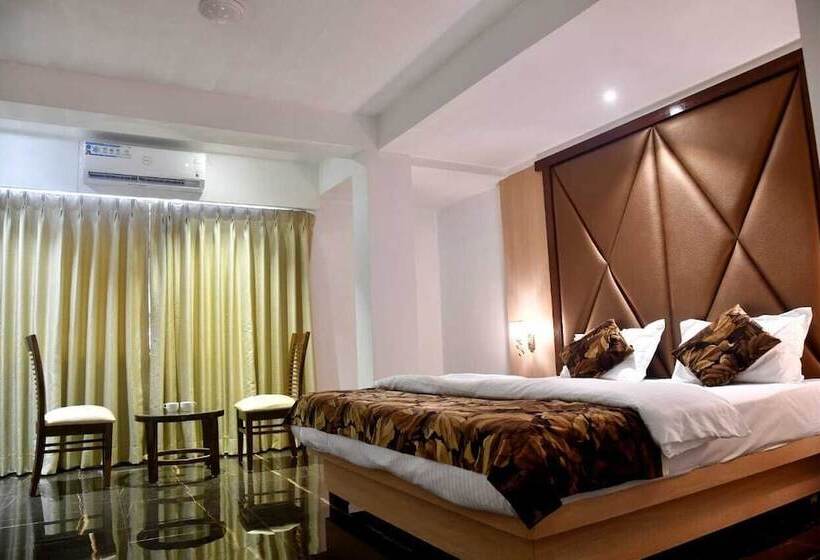 בית מלון כפרי Monarch Center Point Near Dahanu Beach, Bordi