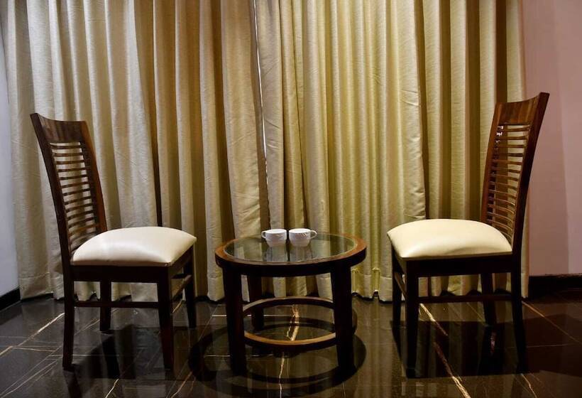 בית מלון כפרי Monarch Center Point Near Dahanu Beach, Bordi