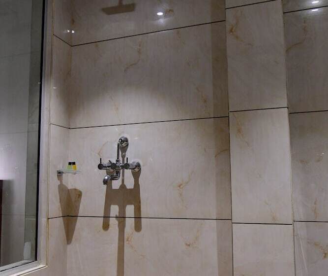 בית מלון כפרי Monarch Center Point Near Dahanu Beach, Bordi