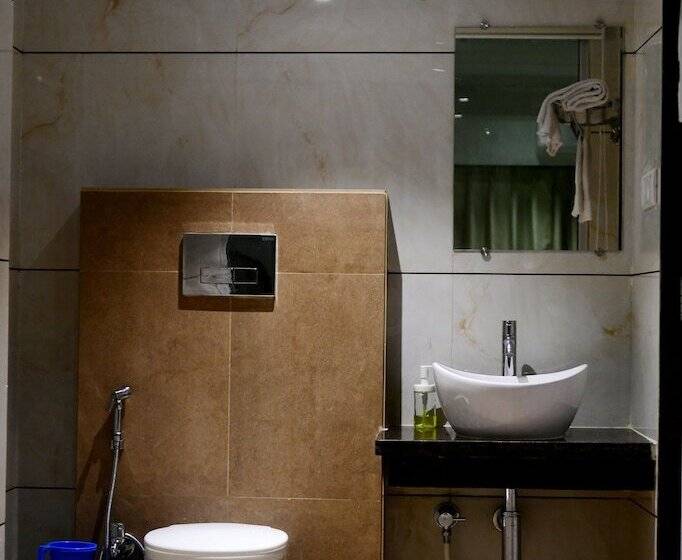 בית מלון כפרי Monarch Center Point Near Dahanu Beach, Bordi