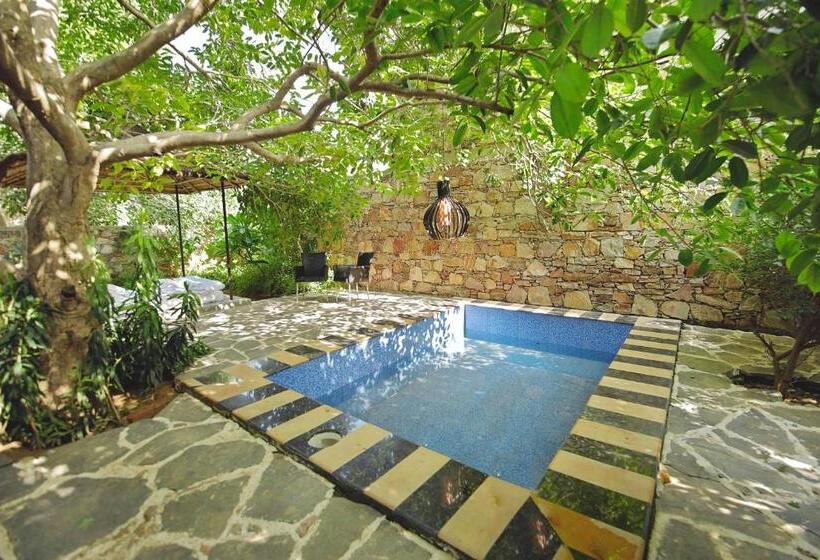 هتل Nature Village Resort