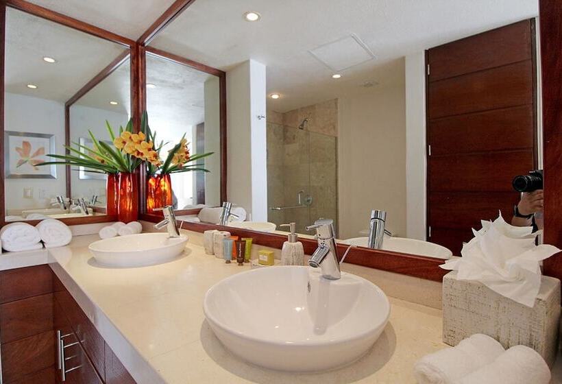 هتل Punta Mita Luxury Beachfront Condo
