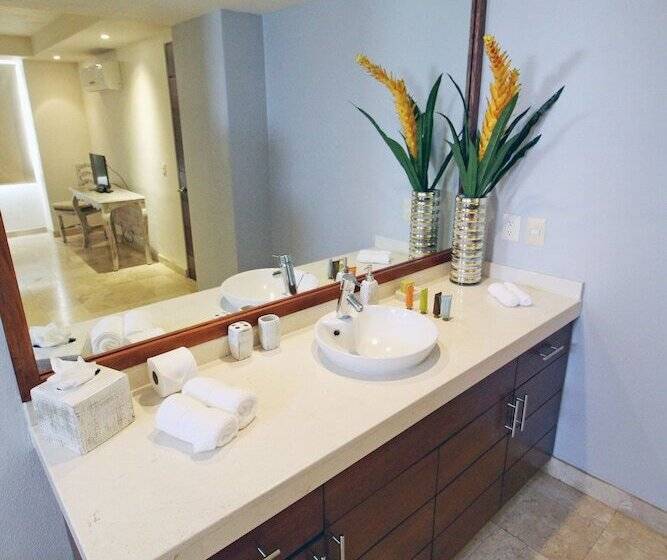 هتل Punta Mita Luxury Beachfront Condo