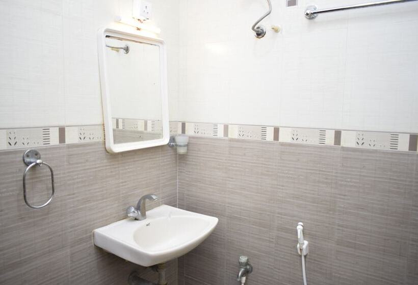 בית מלון כפרי Ramana Residency