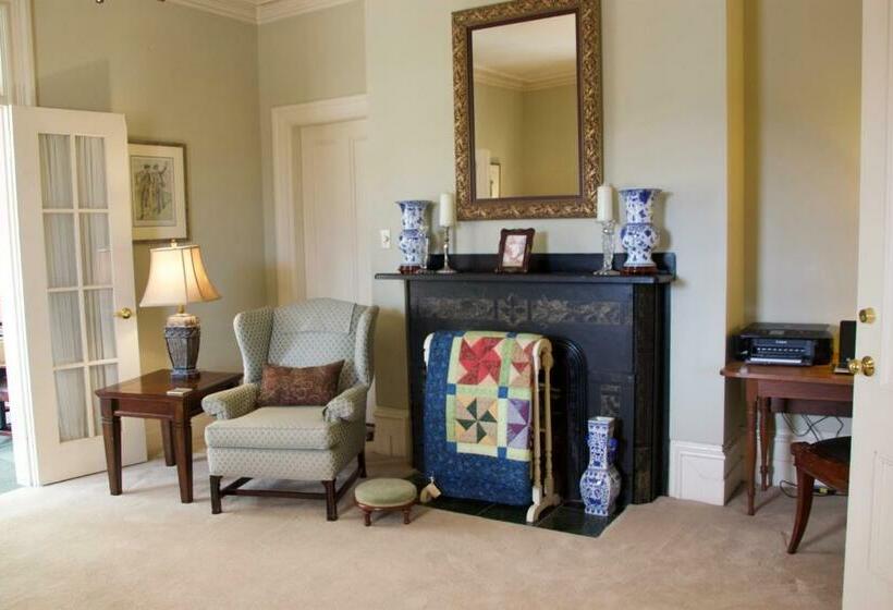 فندق Tattingstone Inn