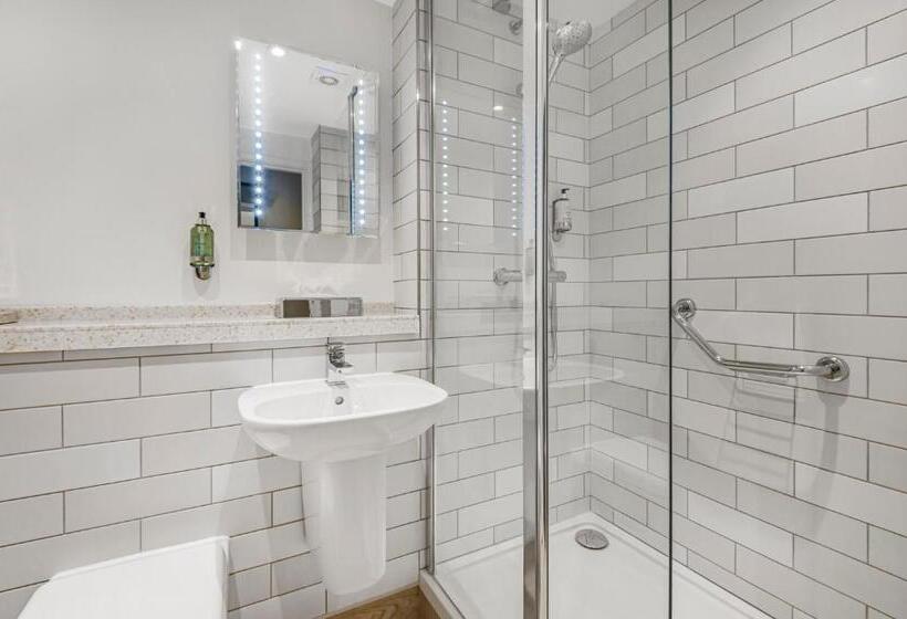 Отель The Red Lion By Innkeeper S Collection