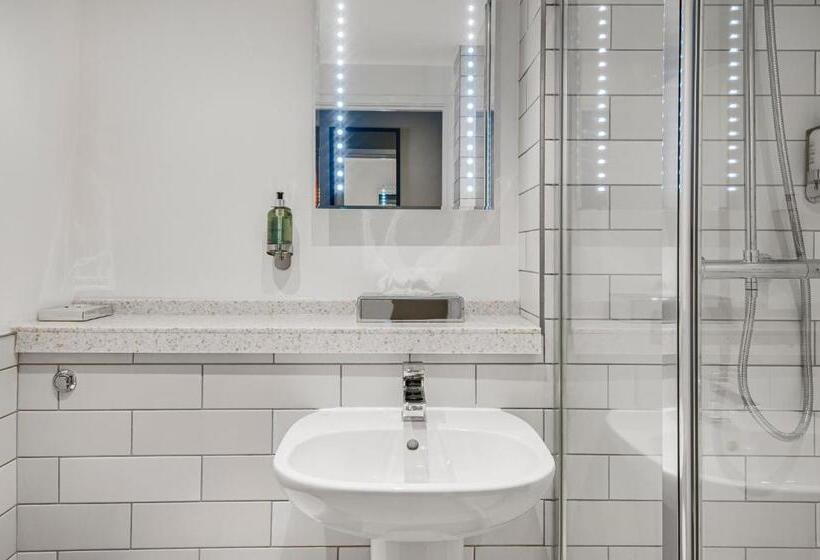 Отель The Red Lion By Innkeeper S Collection