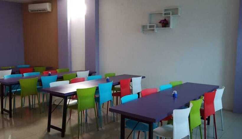 ホテル Ungu Pas Kangen Bekasi