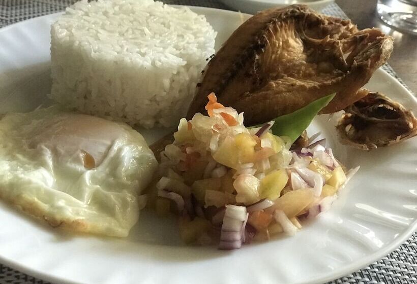 בית מלון כפרי Villa Mj Maristela Beach Resort