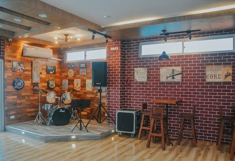 בית מלון כפרי Villa Mj Maristela Beach Resort