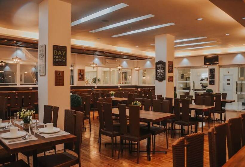 בית מלון כפרי Villa Mj Maristela Beach Resort