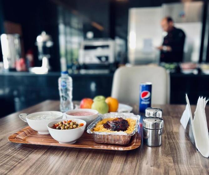 בית מלון כפרי Y Platinum