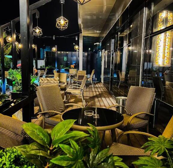 בית מלון כפרי Y Platinum