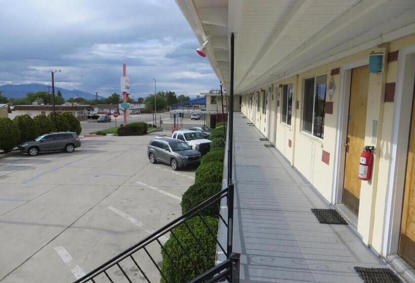 فندق على الطريق Holiday Lodge