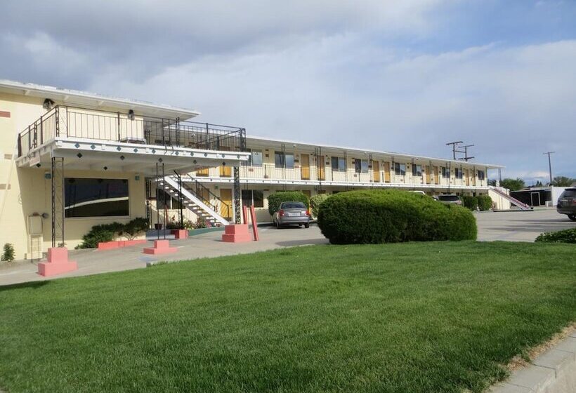 فندق على الطريق Holiday Lodge