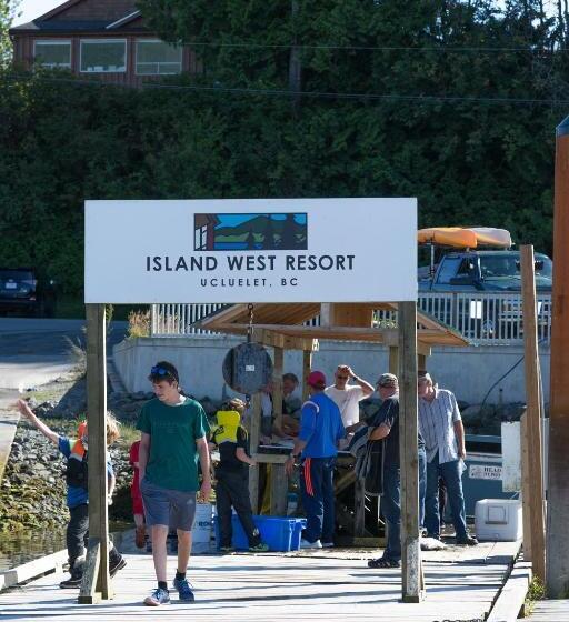 汽车旅馆 Island West Resort