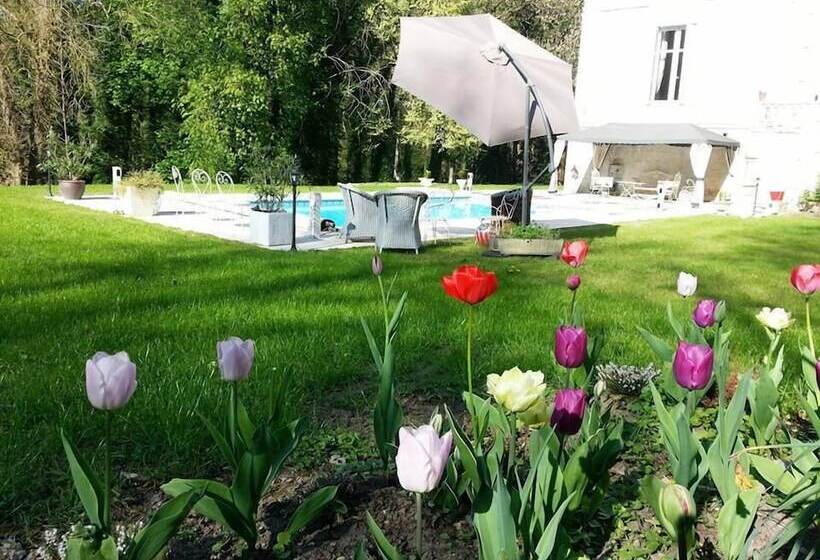 بنسيون Château De Saint Bohaire