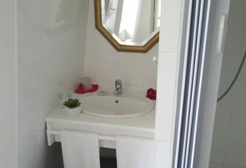 بنسيون Château De Saint Bohaire