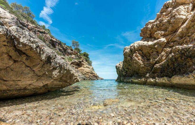 بنسيون Hostal Cala Moli
