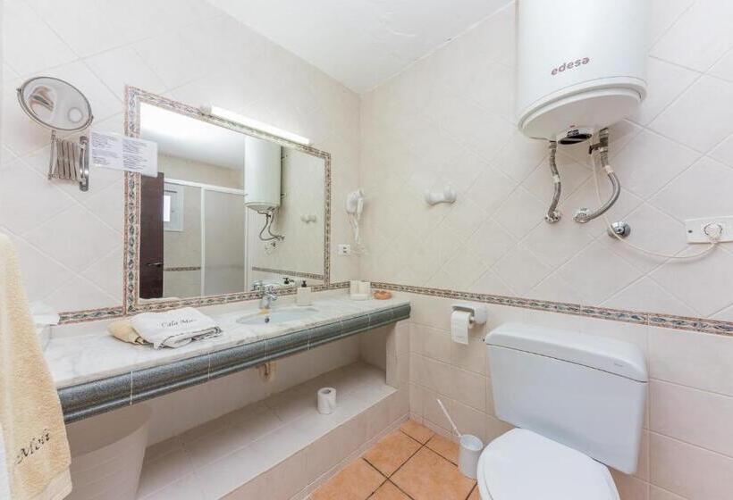 פנסיון Hostal Cala Moli