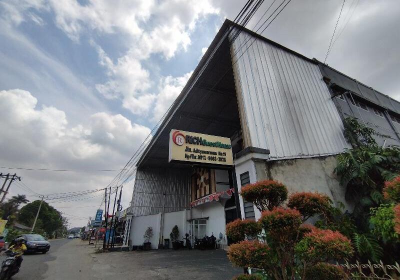 پانسیون Rich Guesthouse