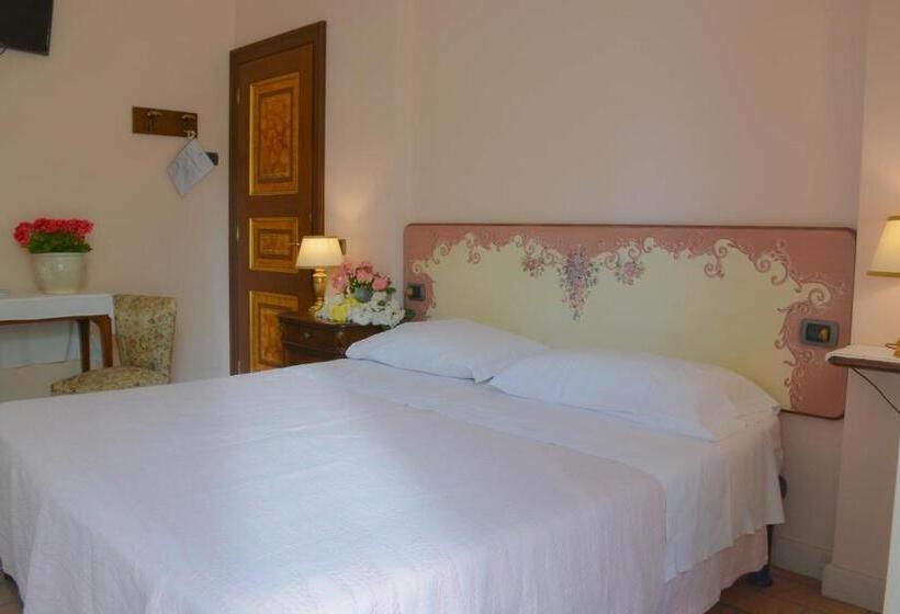 بنسيون Velia Mare